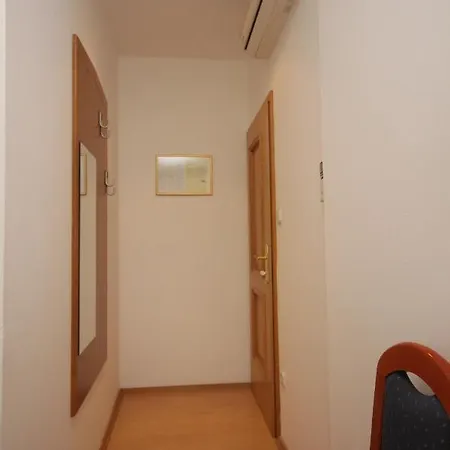 Rooms By The Sea Vis - 3034 Guest house