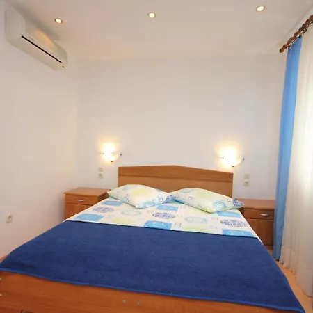 Rooms By The Sea Vis - 3034 Gostinjska kuća 3*