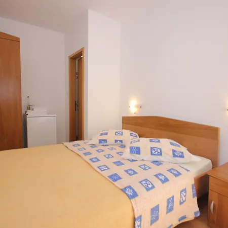 Rooms By The Sea Vis - 3034 Gostinjska kuća 3*