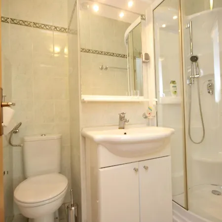 Rooms By The Sea Vis - 3034 Gostinjska kuća 3*