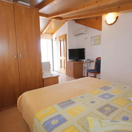 Rooms By The Sea Vis - 3034 Vis